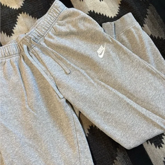 Nike Women’s Heather Gray Joggers Sweats, Size Small - Picture 1 of 5
